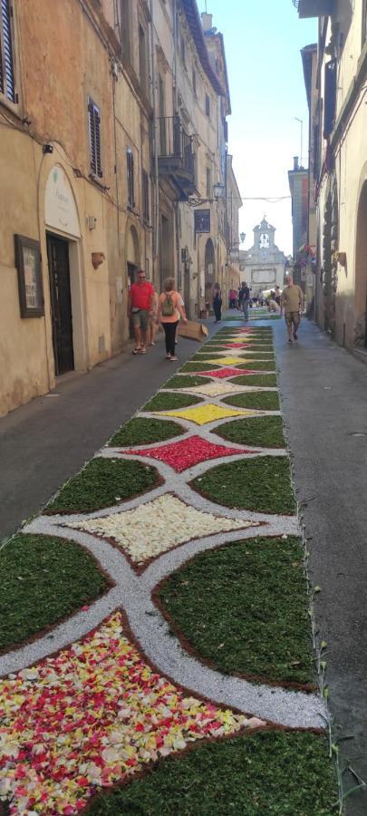 Piazza Duomo Casa Vacanze Sutri Extérieur photo